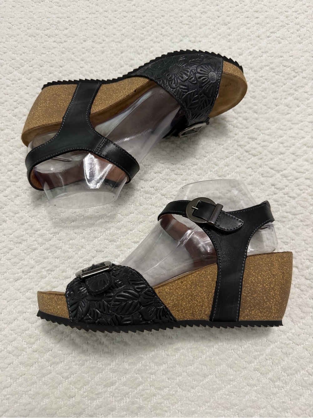 Taos Floral Embossed Leather Adjustable Straps Wedges Women’s Size 9-9.5 - Picture 5 of 13